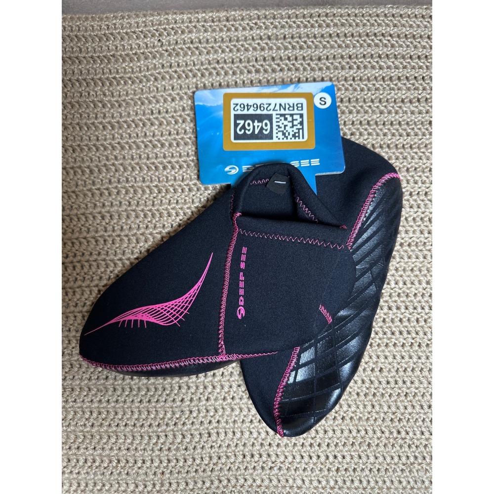 Deep See Low Tide 3mm Neoprene Diving Socks Black Pink Grip Sole Small 1002434